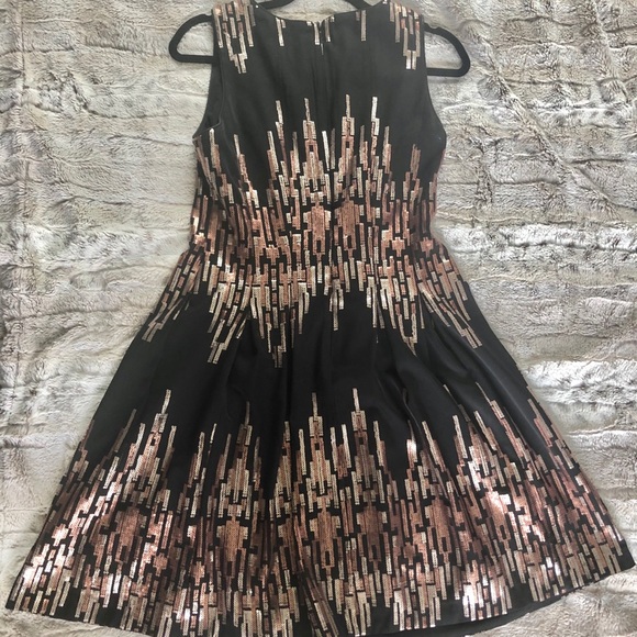 ❤️SOLD❤️Vince Camuto Dress. like New! Black sequence dress - Picture 5 of 6